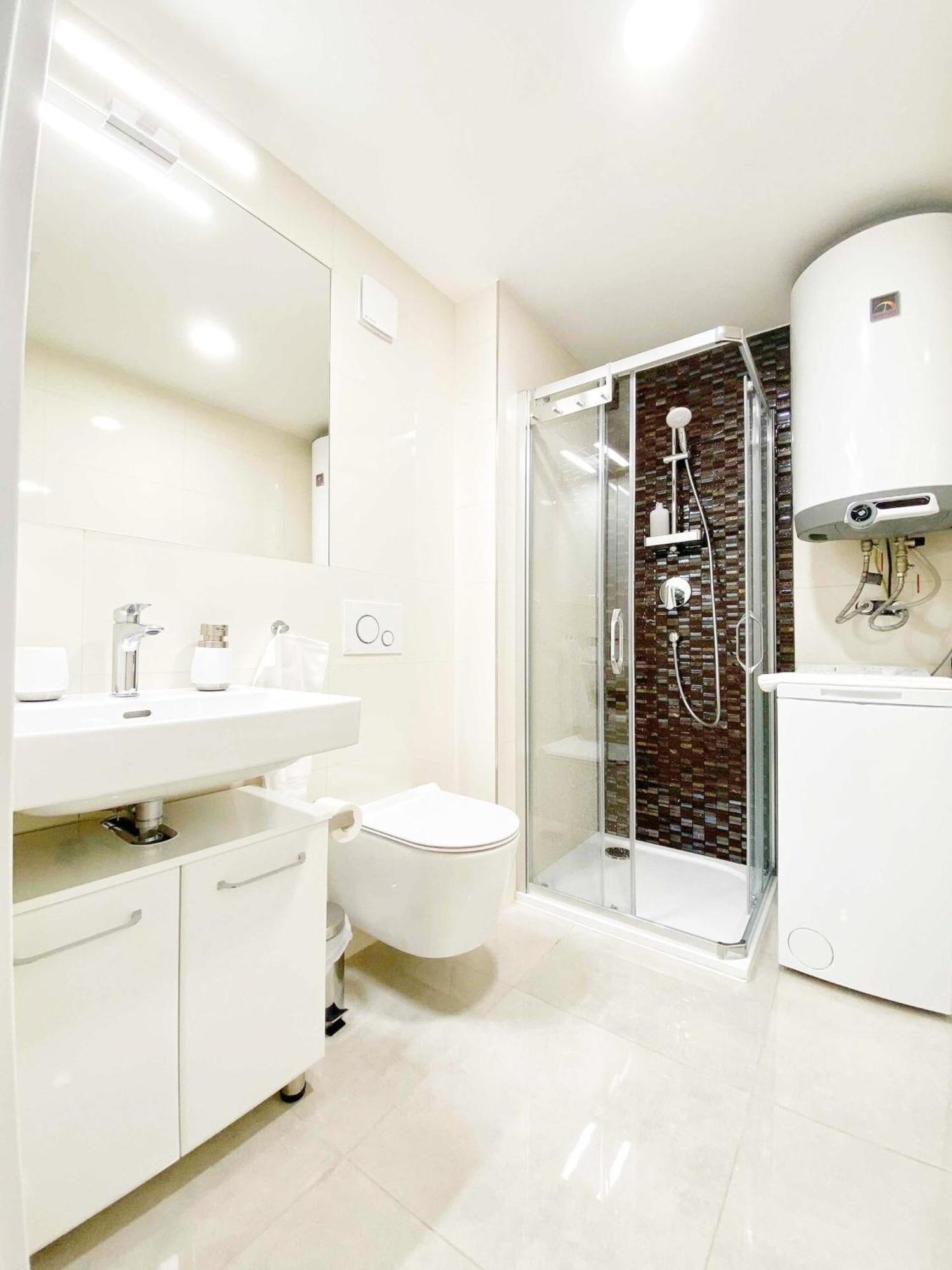 Emerald Apartments Boutique Residence Прага Екстериор снимка