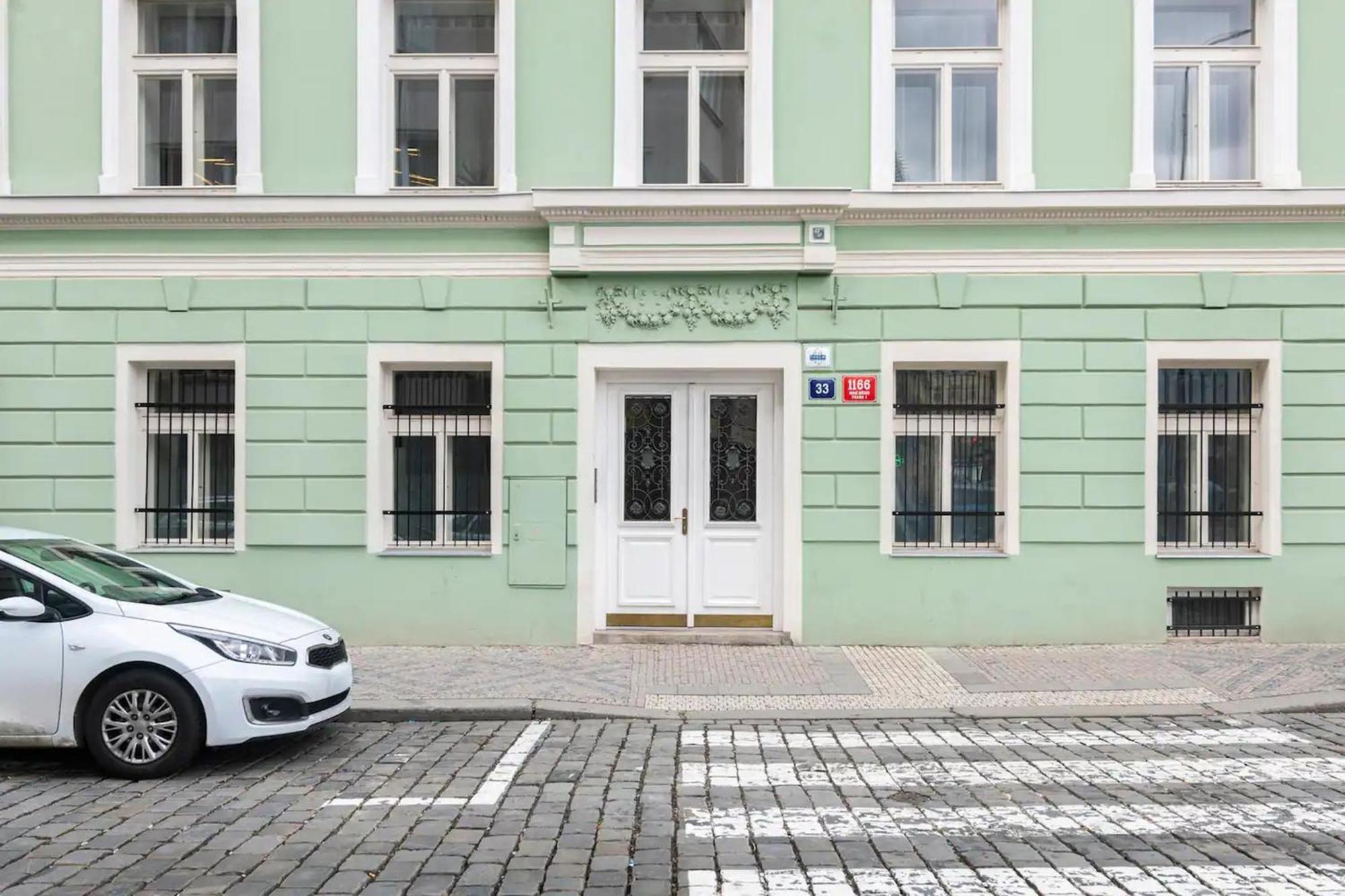 Emerald Apartments Boutique Residence Прага Екстериор снимка