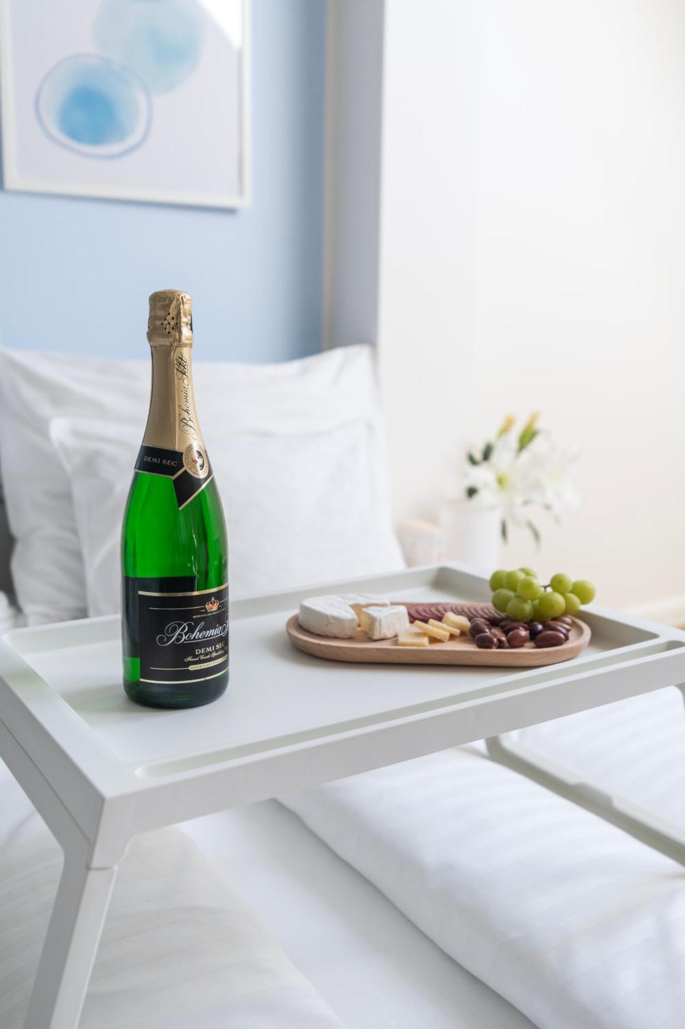 Emerald Apartments Boutique Residence Прага Екстериор снимка